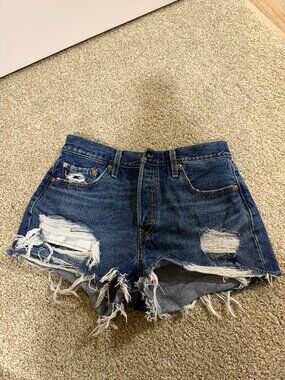 Dark Wash Levi 501 shorts Size 29